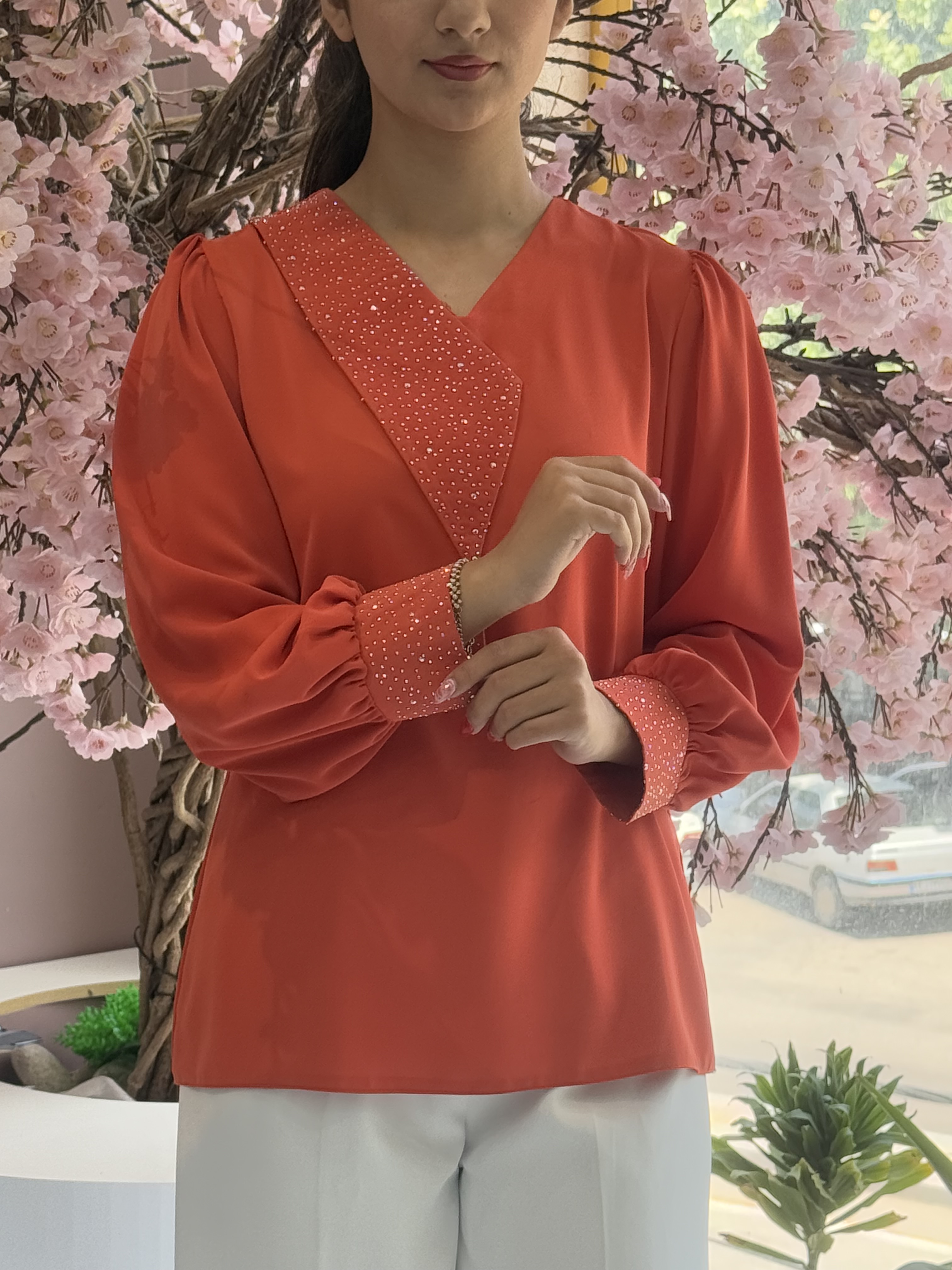 شومیز یقه  نگین